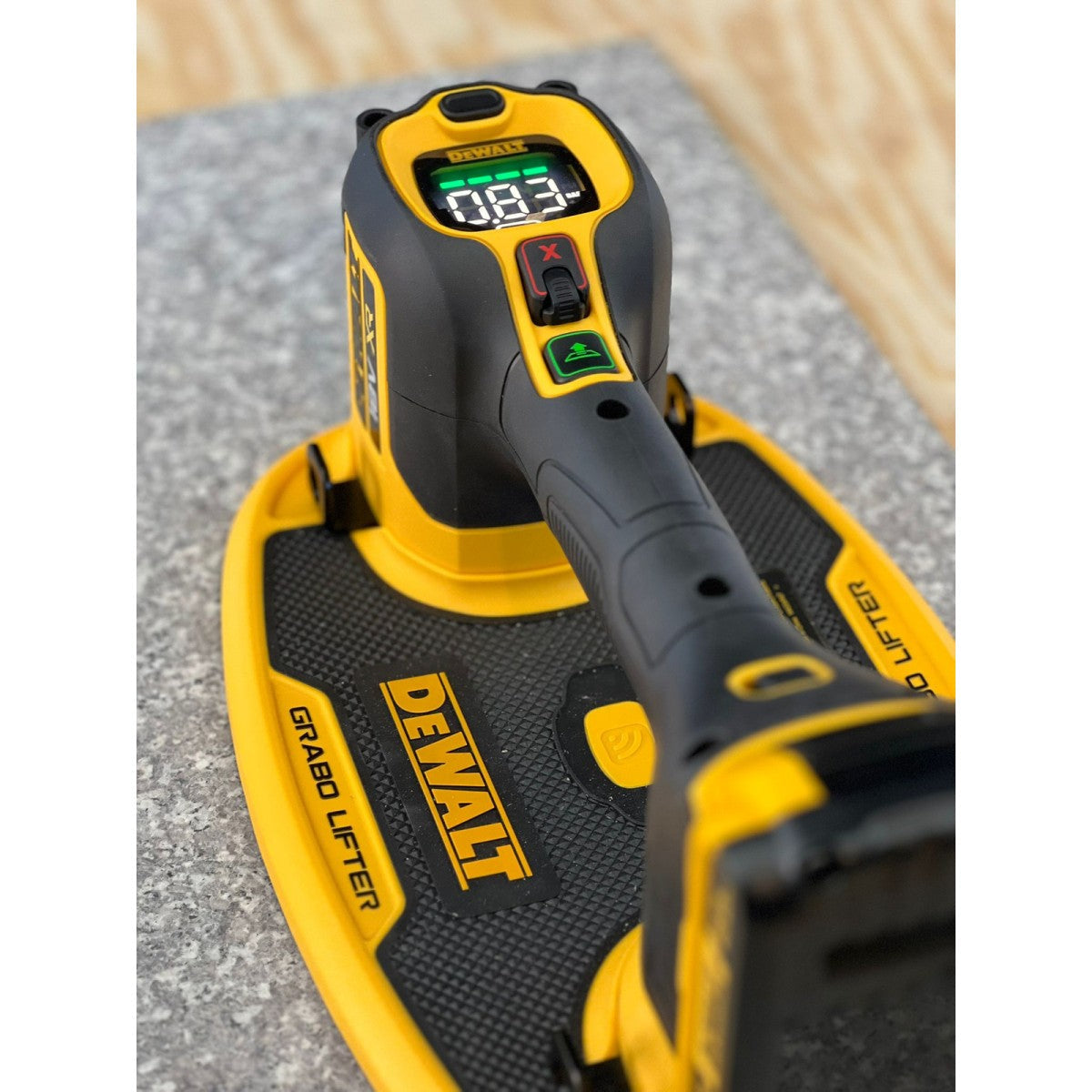 SOLLEVATORE A BATTERIA A VUOTO SENZA FILI  DEWALT 18V XR GRABO - DCE590N