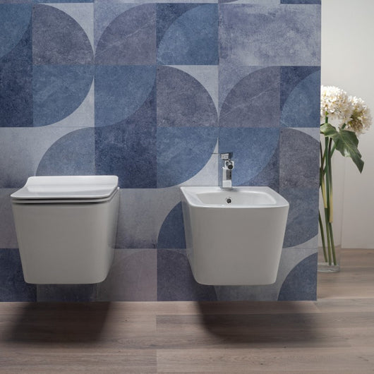 Sanitari Squadrati Sospesi Rimless a Risparmio Idrico con sedile