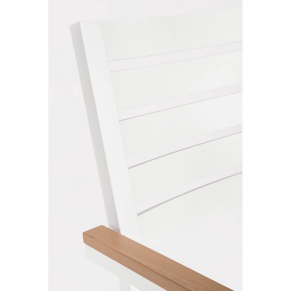 Sedia con braccioli e cuscino bianco - CARMEYA