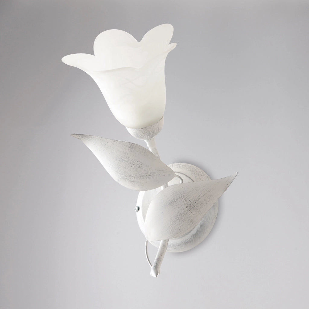 Applique 1 Luce Olga Ferro Battuto E Vetro Bianco E Argento BeLight