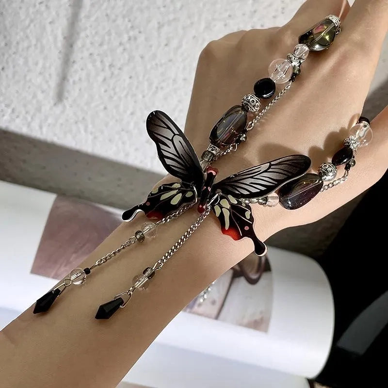 Collana con nappa a farfalla nera: gioiello fatto a mano con perline.