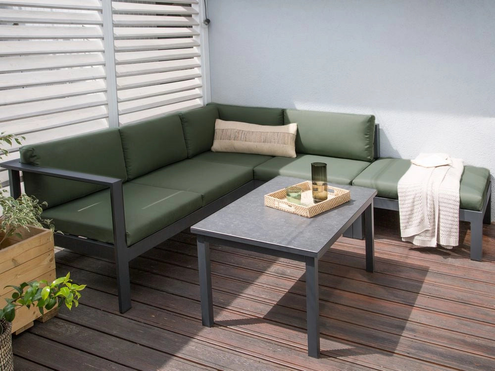 Set da giardino divano 5 posti e tavolo elevabile con struttura bianca e piano in vetro e cuscini nero e verde stile moderno scandinavo
