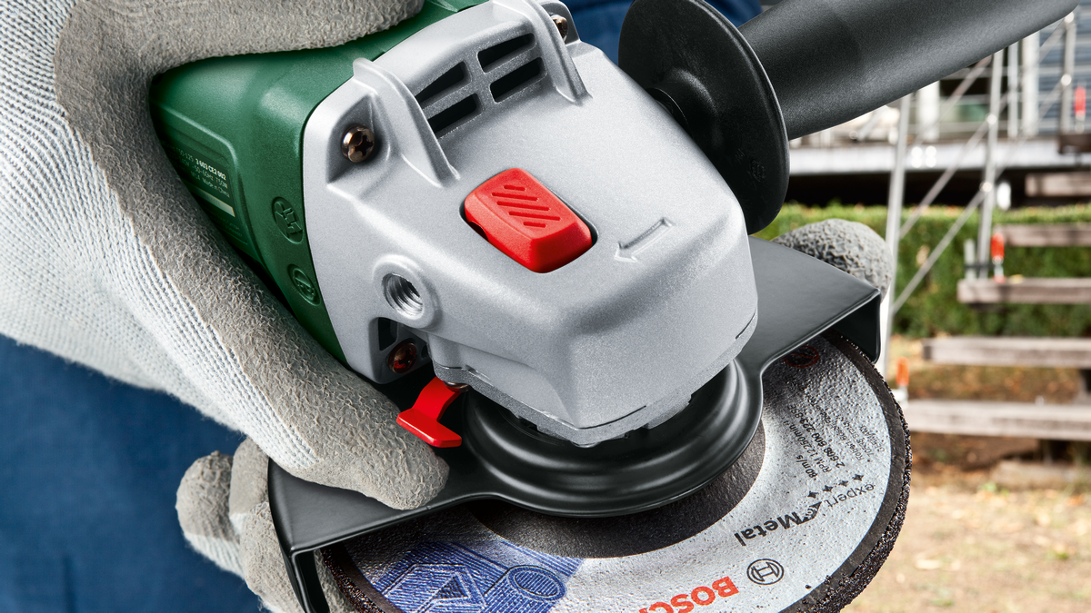 Bosch UniversalGrind 750-115 – Smerigliatrice Angolare 750W Disco 115 mm Compatta per Taglio e Smerigliatura