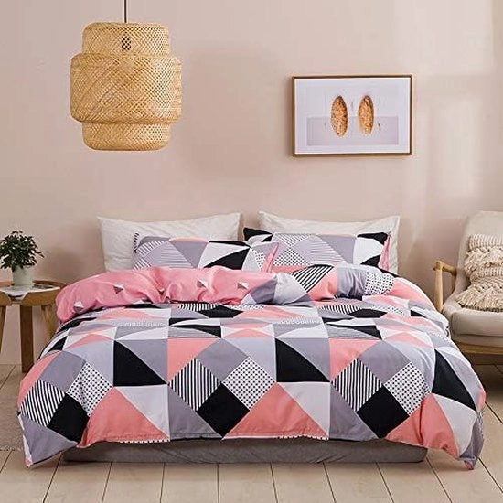 Set di coperte 3 pezzi 200 x 220 cm e cuscini 80 x 80 cm - con microfibra respiro, set di coperte leggere e soffici 3 pezzi con disegno geometrico - triangolo, rosso scuro/nero