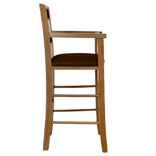 Seggiolone in legno color noce chiaro con seduta imbottita in similpelle marrone