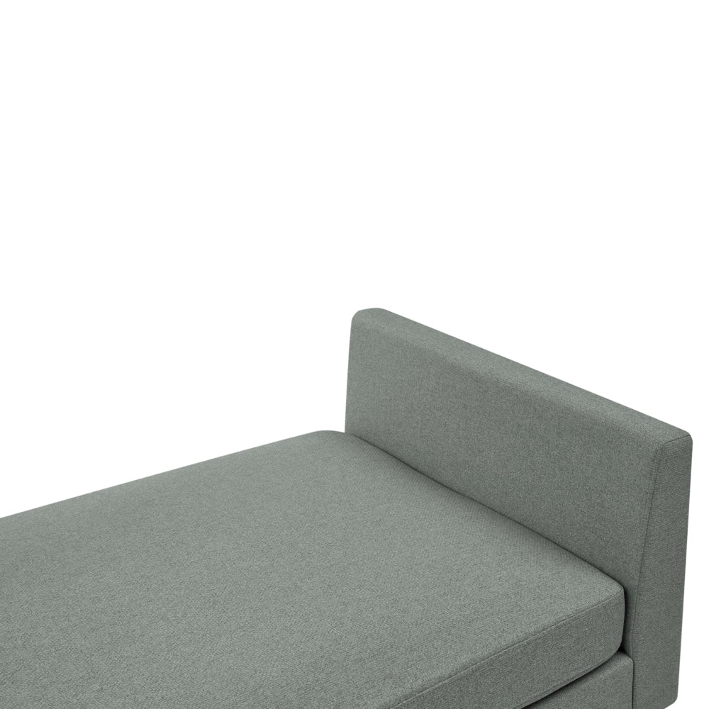 Chaise longue in tessuto verde imbottita con cuscini gambe in acciaio in stile scandinavo