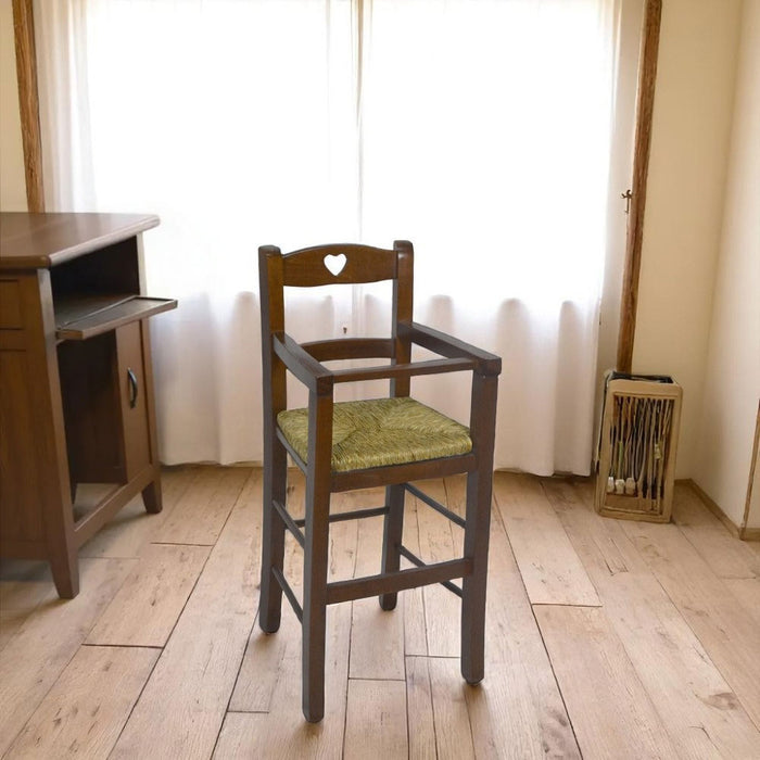 Seggiolone in legno noce scuro con schienale a cuore e seduta in paglia palustre