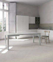 Tavolo Traffic Allungabile 130/210 cm in Melaminico Grigio Chiaro con Gambe in Faggio Massello - Design Salvaspazio Moderno
