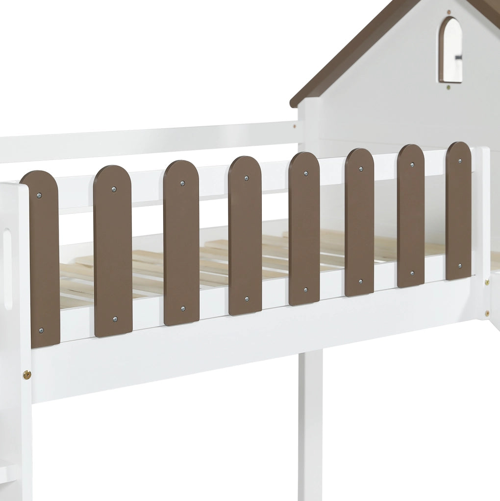 Letto a soppalco con scivolo, scala dritta a tre gradini e design a casetta