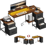 Scrivania Angolare 180x80x84 cm con 5 Cassetti e 2 Ripiani, Scrivania per Computer a L con LED, 2 Prese, 1 Porta USB e 1 Porta Type-C, per Ufficio, Gioco, Studio, Marrone Rustico