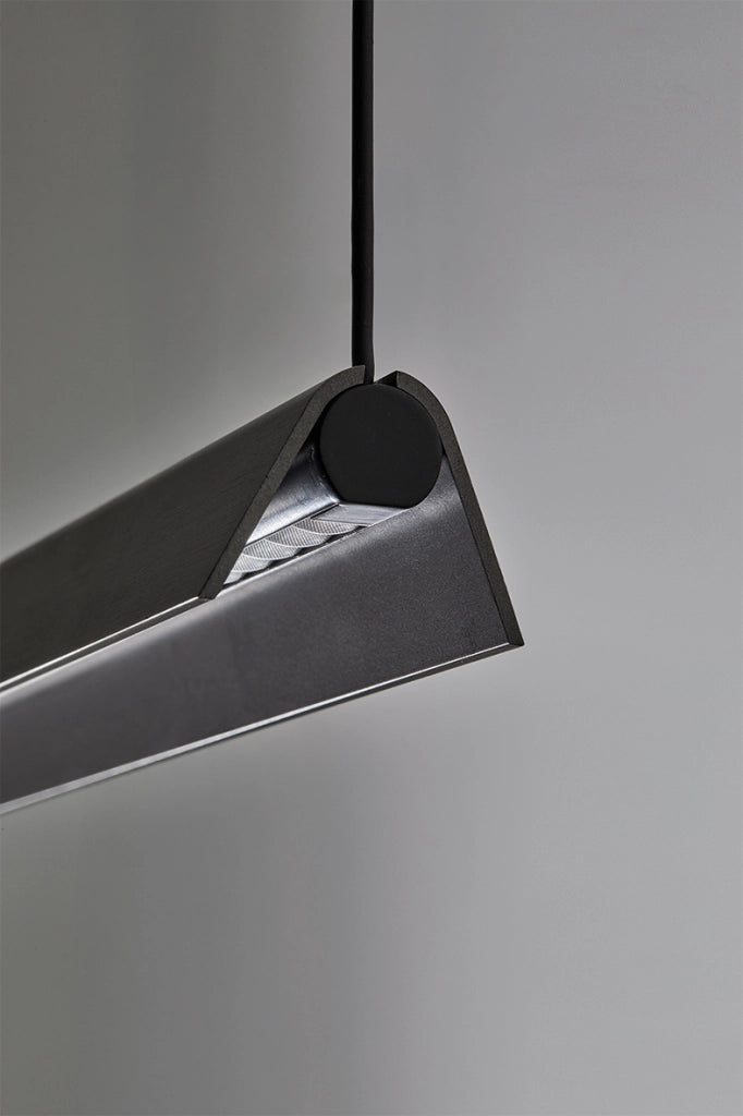 DAISHO PRO - Sospensione Orizzontale LED 42W 3000K CRI90, Finitura Oro, IP20, Design Minimale Antiriflesso UGR<19 - Rossini Group