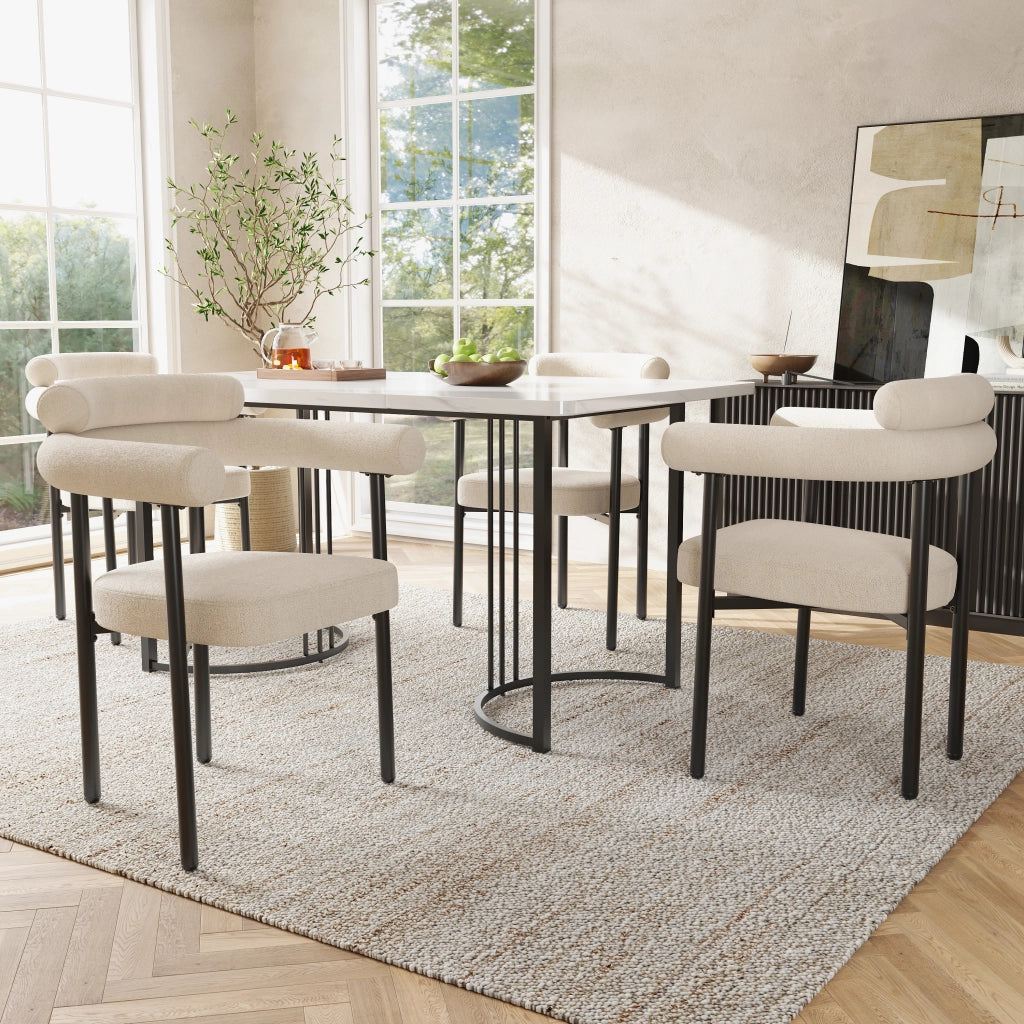 Sedia da pranzo imbottita ergonomica con seduta ampia e schienale curvo in tessuto beige e struttura in ferro