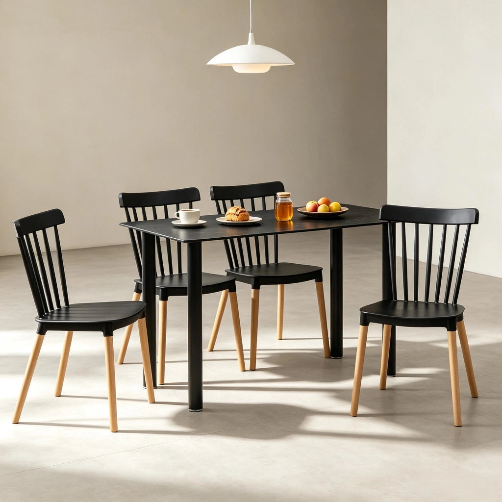 Set di 4 sedie da pranzo scandinave in PP e legno di faggio, nere e naturali