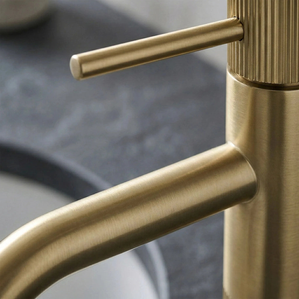 Rubinetto Da Bagno Rea Lungo Stripe Brush Gold Low
