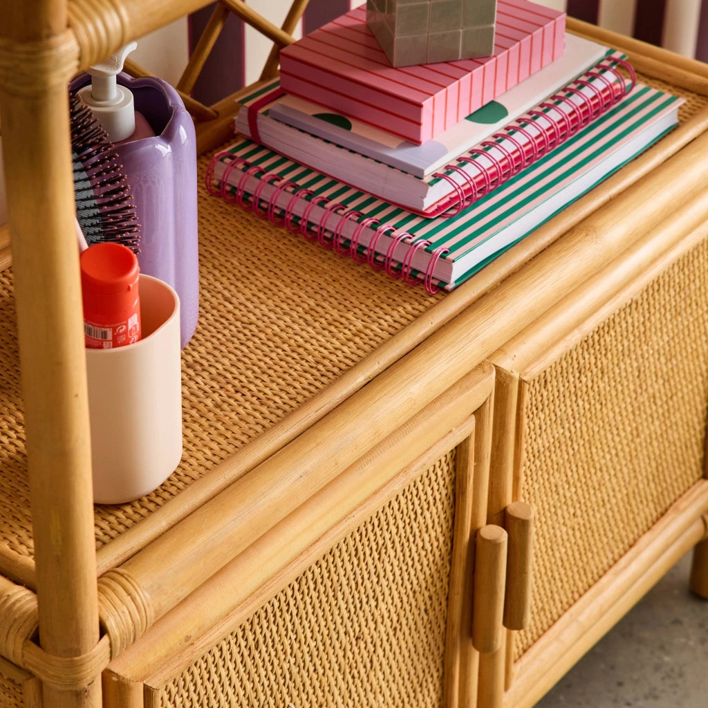 Libreria per bambini esotica in rattan naturale, rattan naturale