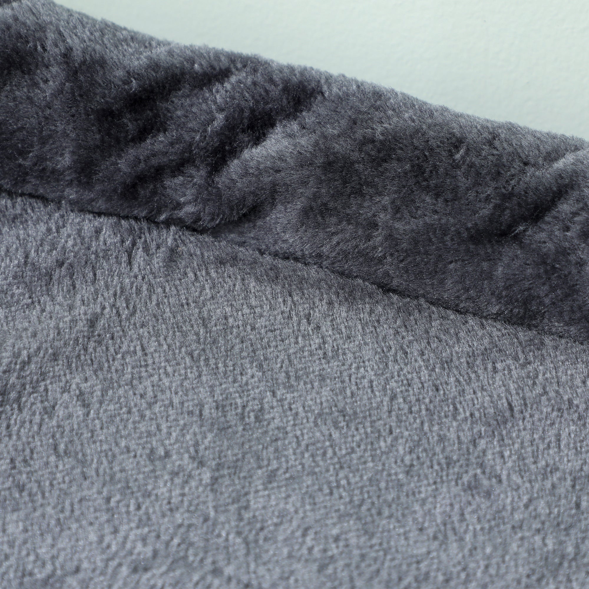 Albero Tiragraffi per Gatti Fino a 7 kg con 2 Casette e Lettino Palo in Sisal e Rivestimento Peluche Grigio Scuro