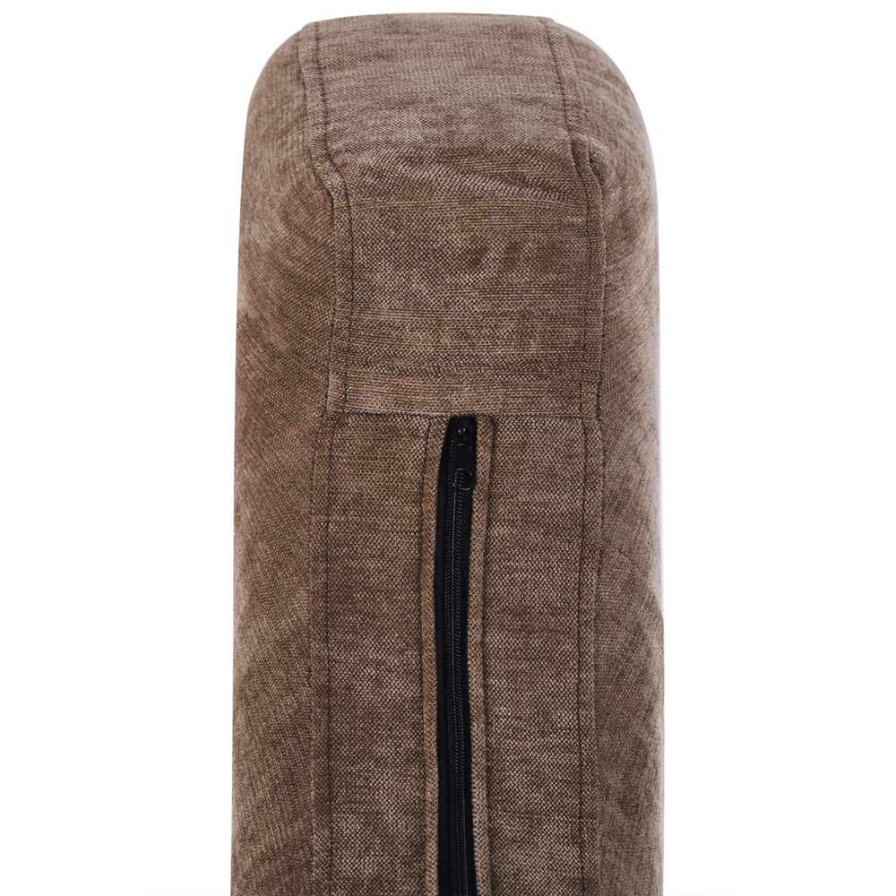 Poltrona marrone rivestita in ciniglia con gambe rotonde in legno e braccioli per soggiorno, angolo lettura, stile moderno minimalista