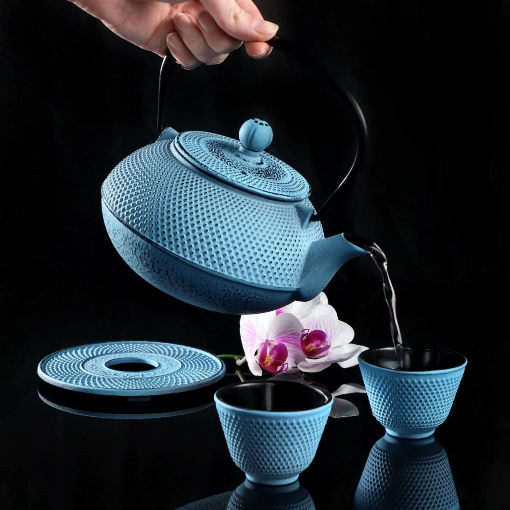 Teiera in ghisa KADAX con infusore per tisane, 850 ml, colore blu.