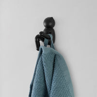 Appendino da muro in ABS nero con due modalità di fissaggio  Bruce