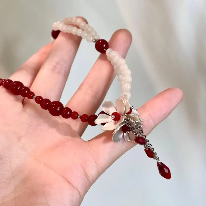 Collana con nappa di fiori di cristallo fatta a mano: gioiello a doppio strato con perline