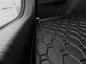 99B-437102 - Tappeto gomma baule - Volkswagen Golf VIII Hatchback dal 2020- , posizione baule (Posizione superiore)