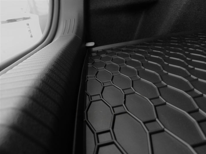 99B-437102 - Tappeto gomma baule - Volkswagen Golf VIII Hatchback dal 2020- , posizione baule (Posizione superiore)