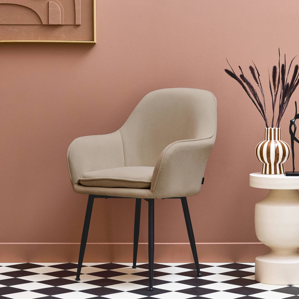 Poltrona in velluto a coste con gambe in metallo, beige
