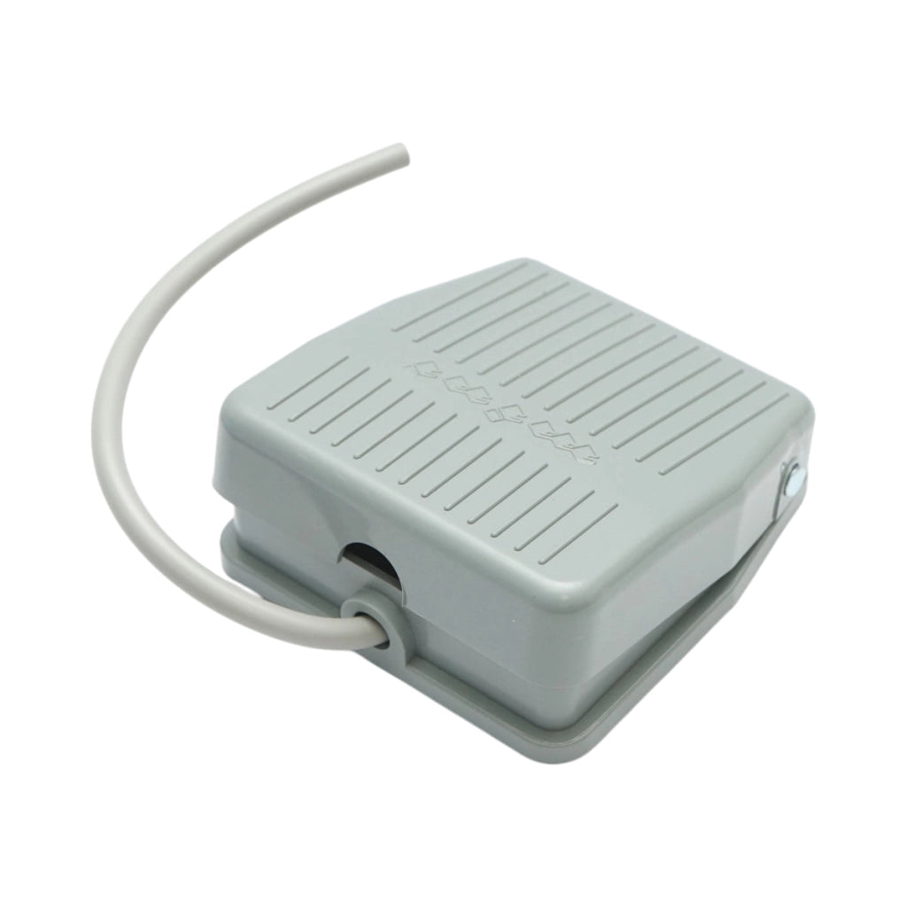 Pedale di comando con contatto elettrico – 250V / 5A Breckner Germany
