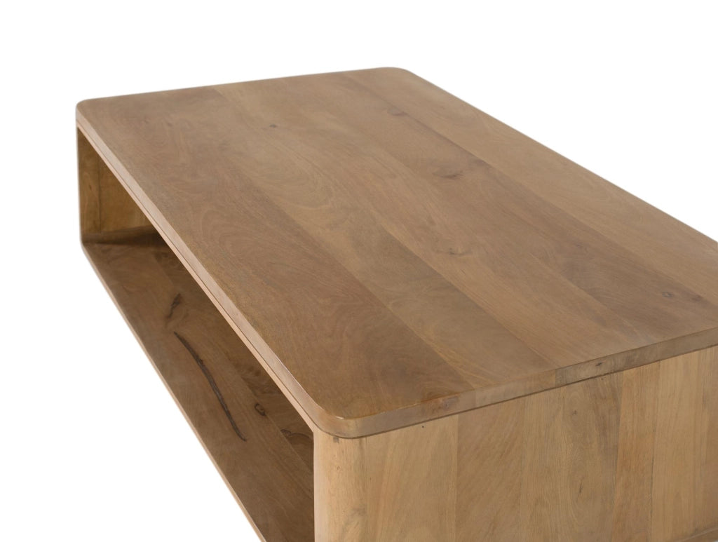 Tavolino realizzato in legno di mango con angoli arrotondati