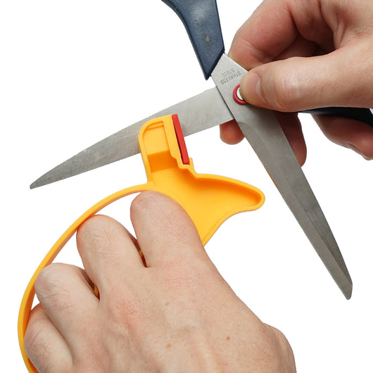 Dispositivo per affilare coltelli e forbici con manico Hoteche