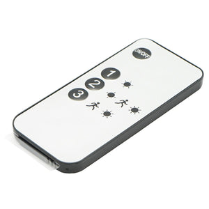 Lampada solare LED 450lm con pannello solare 1,65W/5,5V, batteria 3,7V/1,8 Ah, telecomando, cavo 5m e sensore crepuscolare IP44