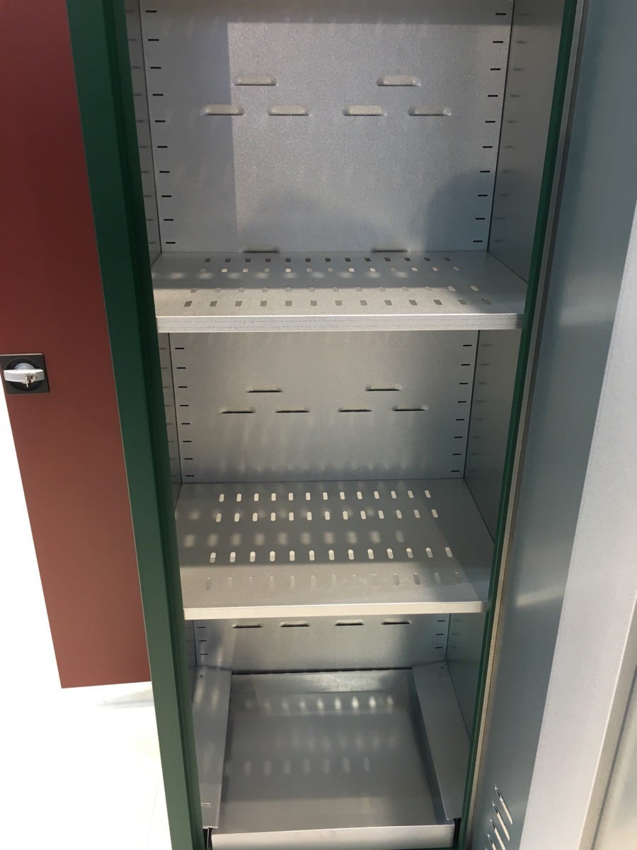 Armadio per fitofarmaci con ante battenti di lamiera zincoplastificata cm 100x45x200h