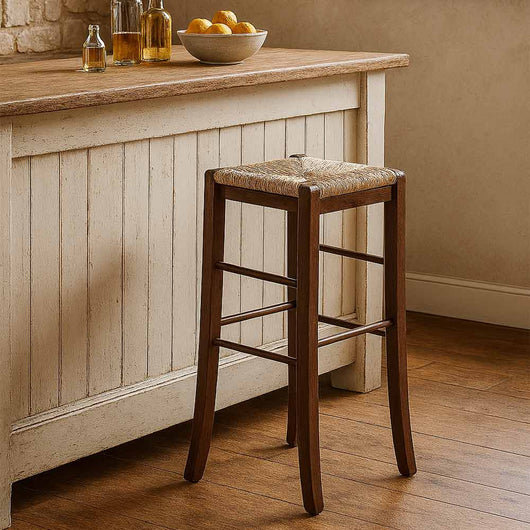 Sgabello h 67 cm in legno noce scuro seduta quadrata in paglia gambe a sciabola