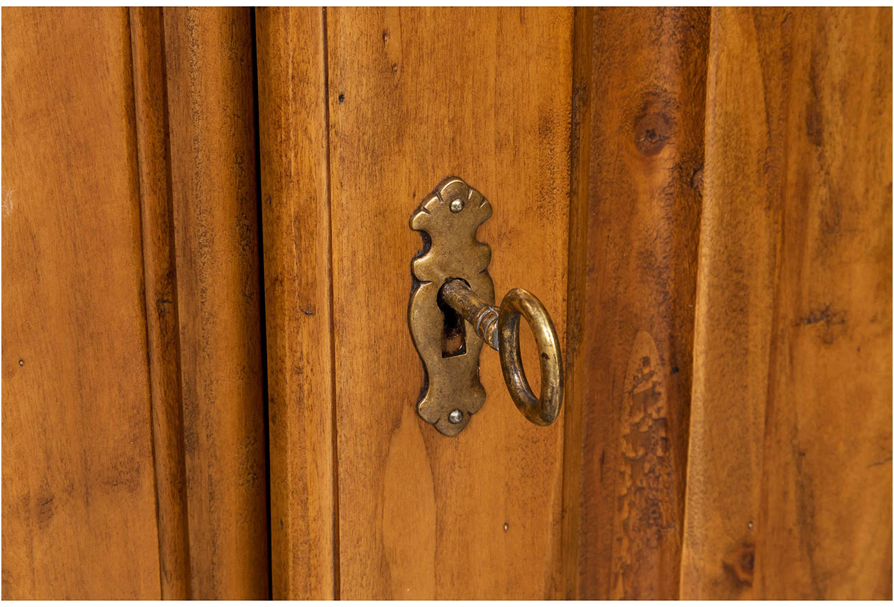 Biscottini Armadio Country in legno massello di tiglio finitura noce L100xPR50xH210 cm. Made in Italy