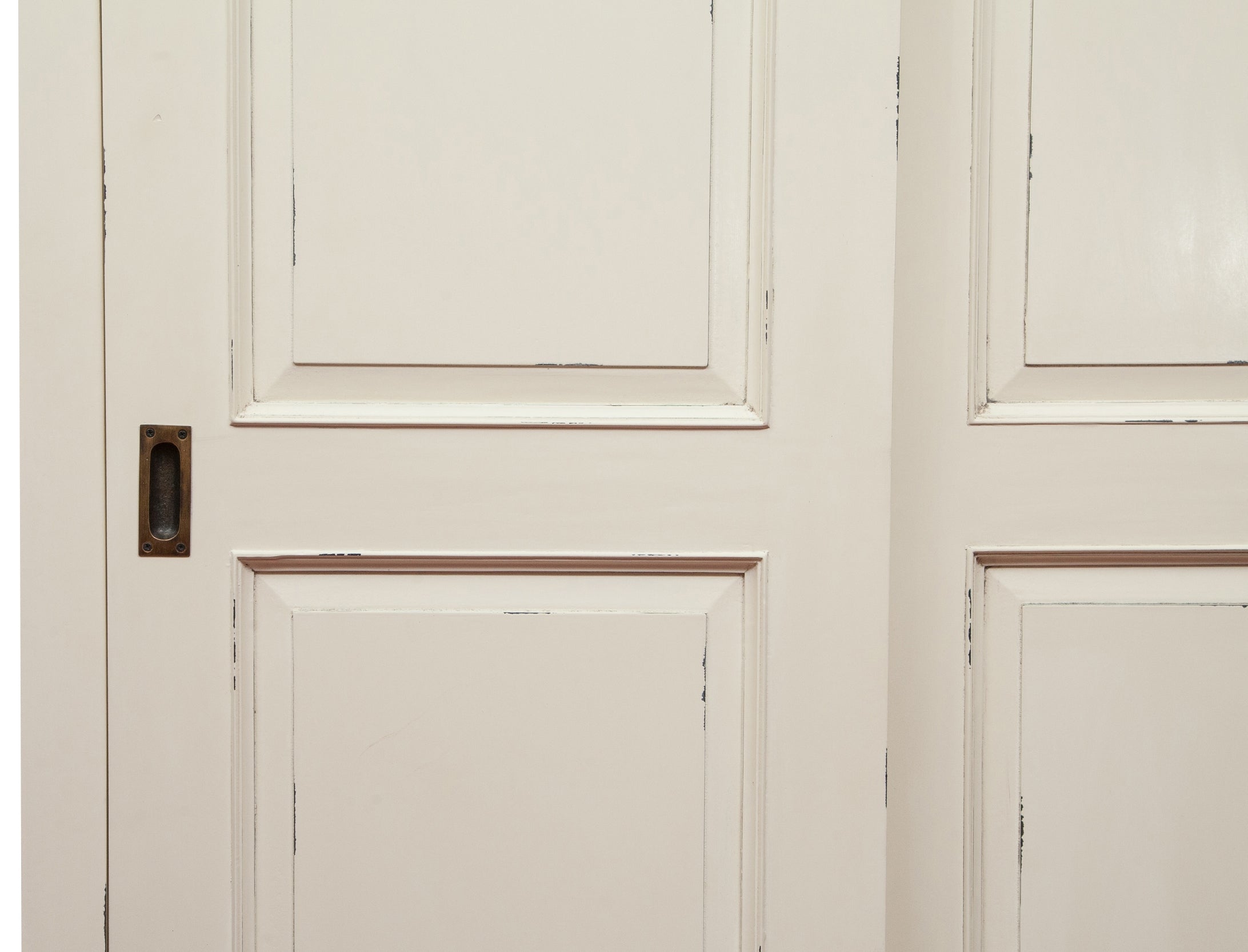 Biscottini Armadio in legno massello finitura bianca anticata L123xPR65xH211 cm Spazioso