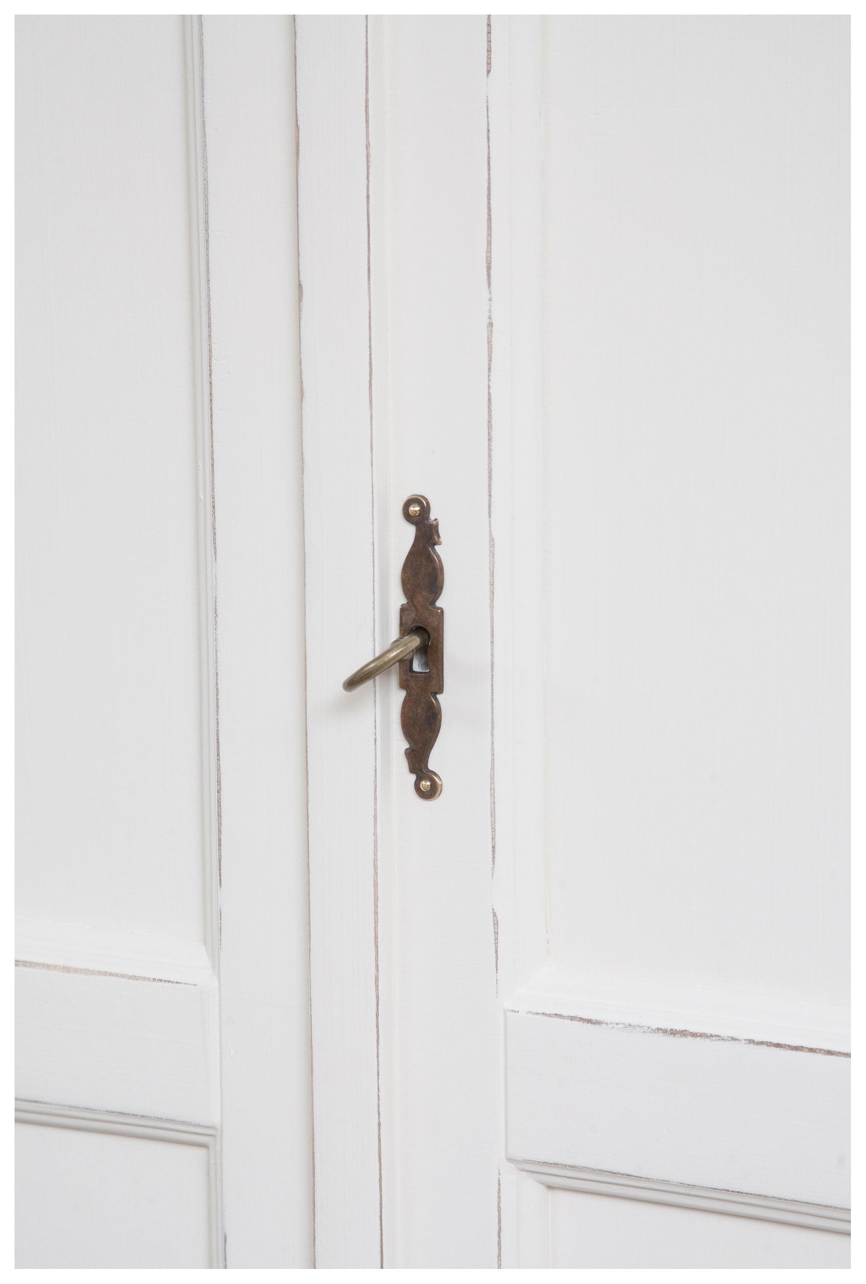 Biscottini Armadio Shabby in legno massello di tiglio finitura bianca anticata L130xPR57xH210 cm. Made in Italy