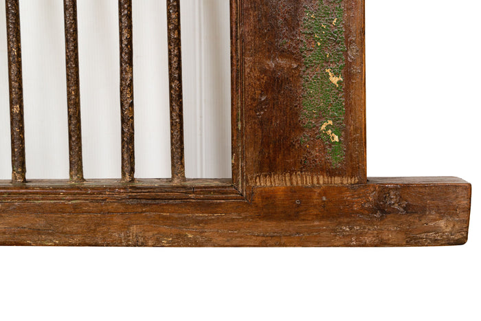 Biscottini Finestra finestrina grata in legno massello e in ferro antica e vecchia medievale con telaio da interno o da esterno