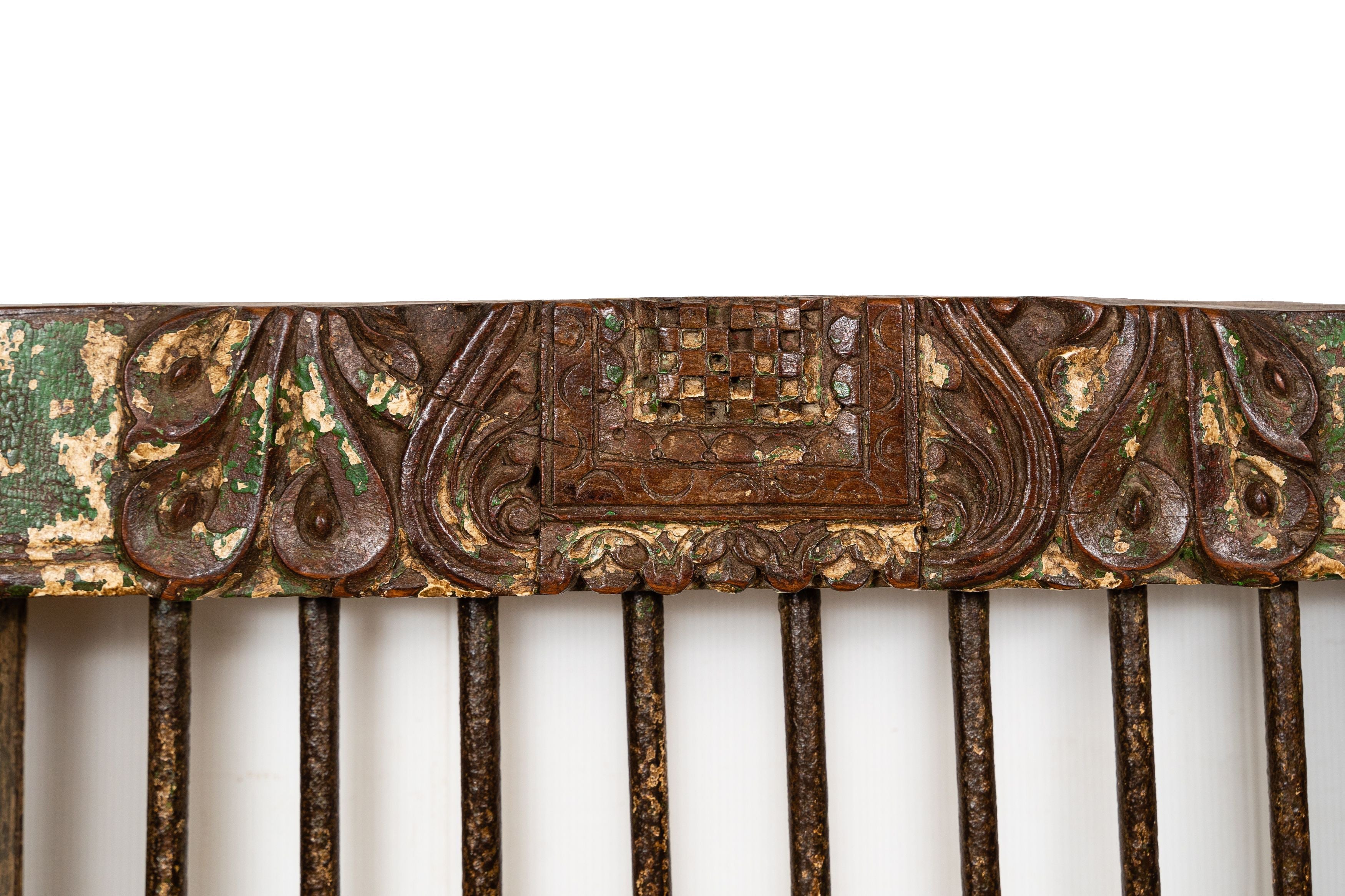 Biscottini Finestra finestrina grata in legno massello e in ferro antica e vecchia medievale con telaio da interno o da esterno