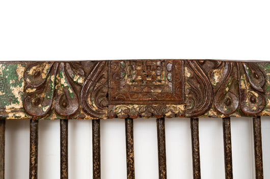 Biscottini Finestra finestrina grata in legno massello e in ferro antica e vecchia medievale con telaio da interno o da esterno