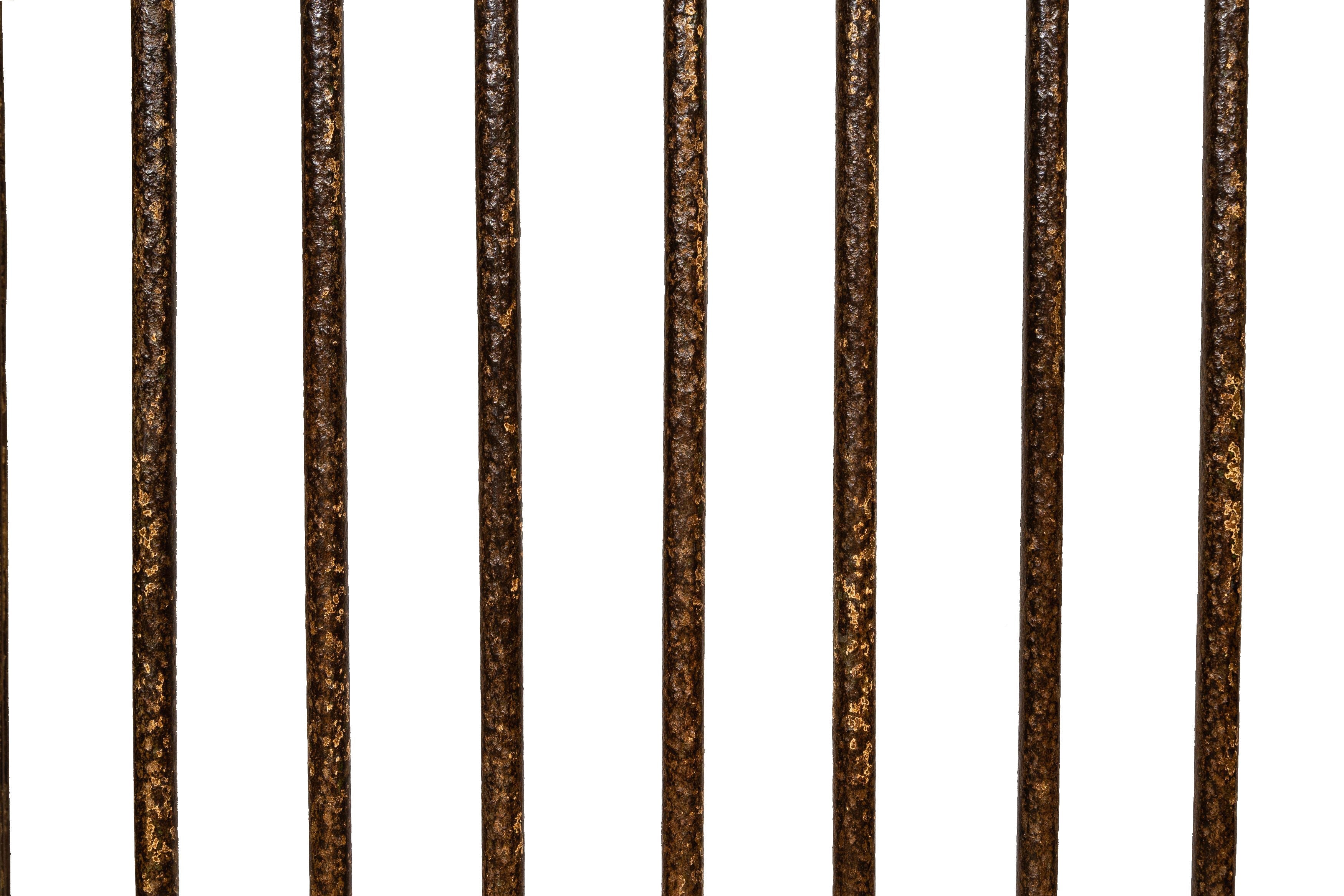 Biscottini Finestra finestrina grata in legno massello e in ferro antica e vecchia medievale con telaio da interno o da esterno