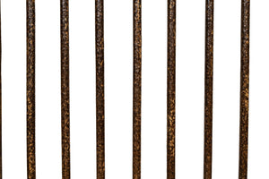 Biscottini Finestra finestrina grata in legno massello e in ferro antica e vecchia medievale con telaio da interno o da esterno