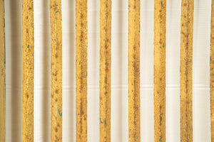 Biscottini Finestra finestrina grata in legno massello e in ferro antica e vecchia medievale con telaio da interno o da esterno