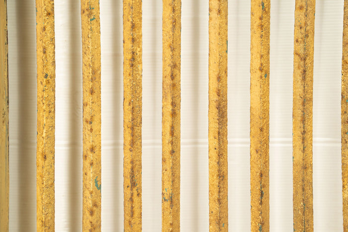 Biscottini Finestra finestrina grata in legno massello e in ferro antica e vecchia medievale con telaio da interno o da esterno