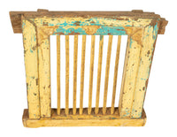 Biscottini Finestra finestrina grata in legno massello e in ferro antica e vecchia medievale con telaio da interno o da esterno