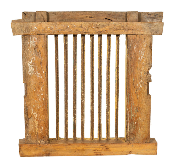 Biscottini Finestra finestrina grata in legno massello e in ferro antica e vecchia medievale con telaio da interno o da esterno