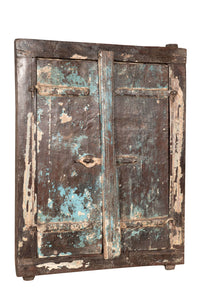 Biscottini Finestra finestrina grata in legno massello e in ferro antica e vecchia medievale con telaio da interno o da esterno