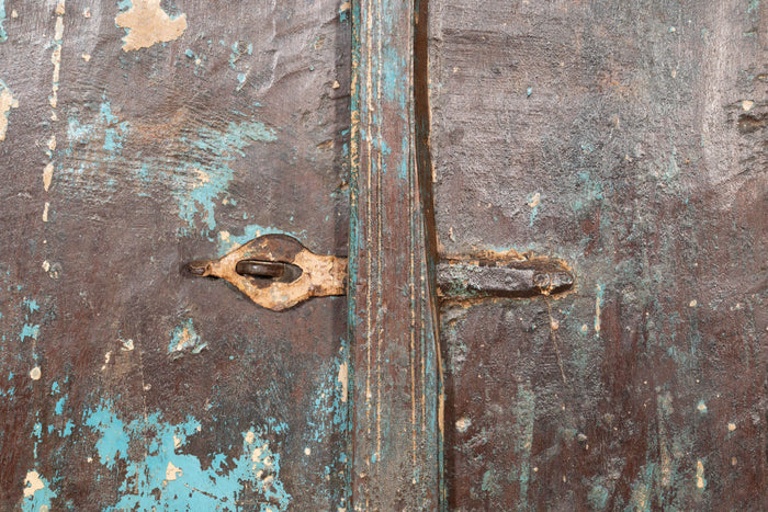 Biscottini Finestra finestrina grata in legno massello e in ferro antica e vecchia medievale con telaio da interno o da esterno