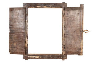 Biscottini Finestra finestrina grata in legno massello e in ferro antica e vecchia medievale con telaio da interno o da esterno