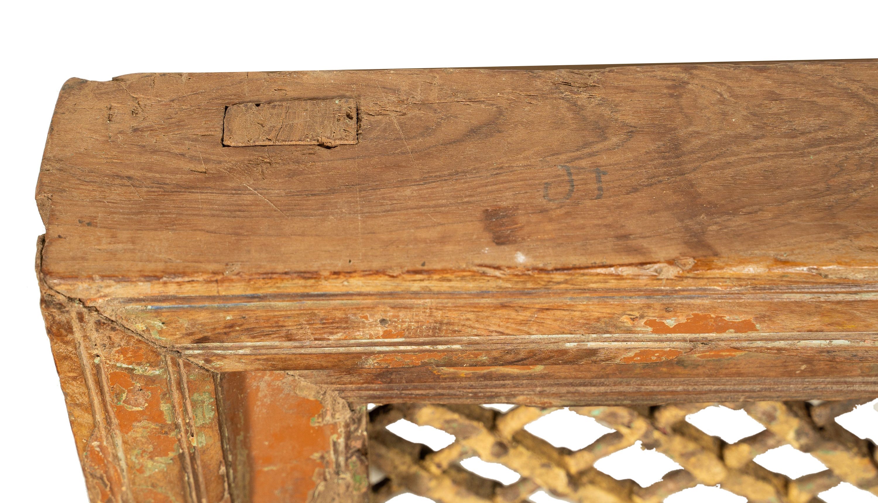 Biscottini Finestra finestrina grata in legno massello e in ferro antica e vecchia medievale con telaio da interno o da esterno