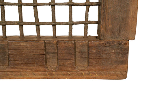 Biscottini Finestra finestrina grata in legno massello e in ferro antica e vecchia medievale con telaio da interno o da esterno